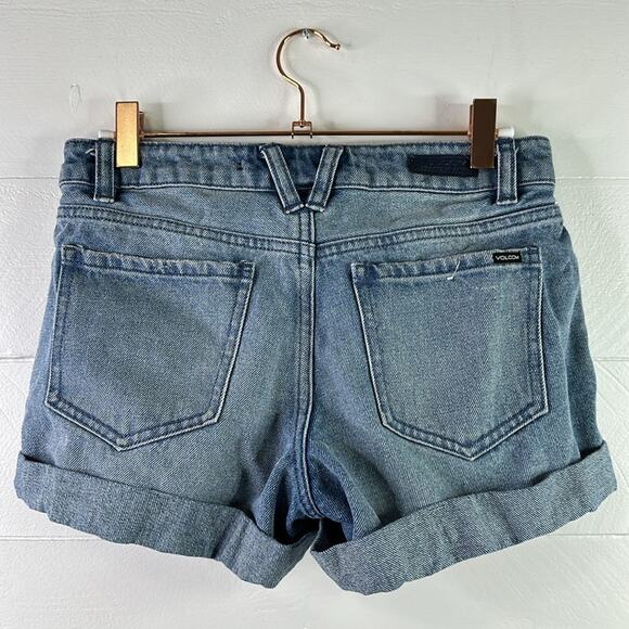 VOLCOM Light Wash Denim Boyfriend Fit Distressed Rolled Cuff Jean Shorts Size 24 - Picture 2 of 10